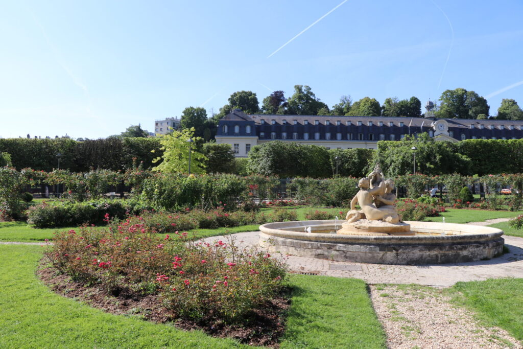 Le Cœur de Sèvres s’inscrit dans la trame verte du square Carrier-Belleuse pour favoriser la biodiversité